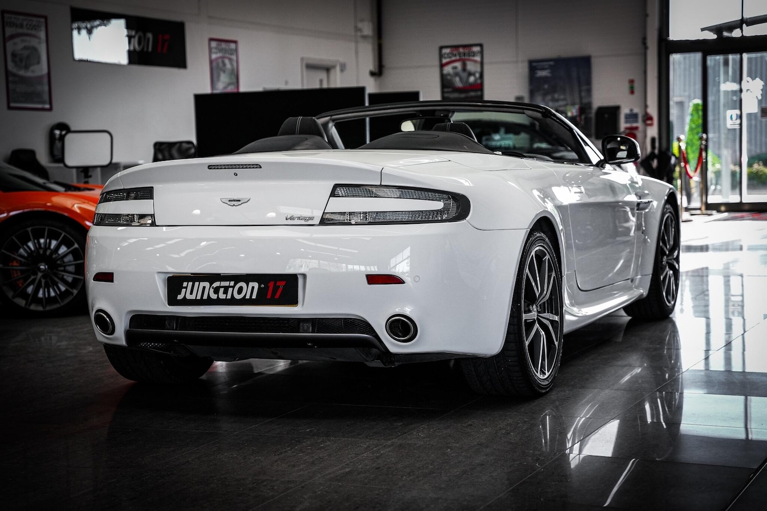 Used Aston Martin Vantage 2011 for sale - 76660419: Photo 15