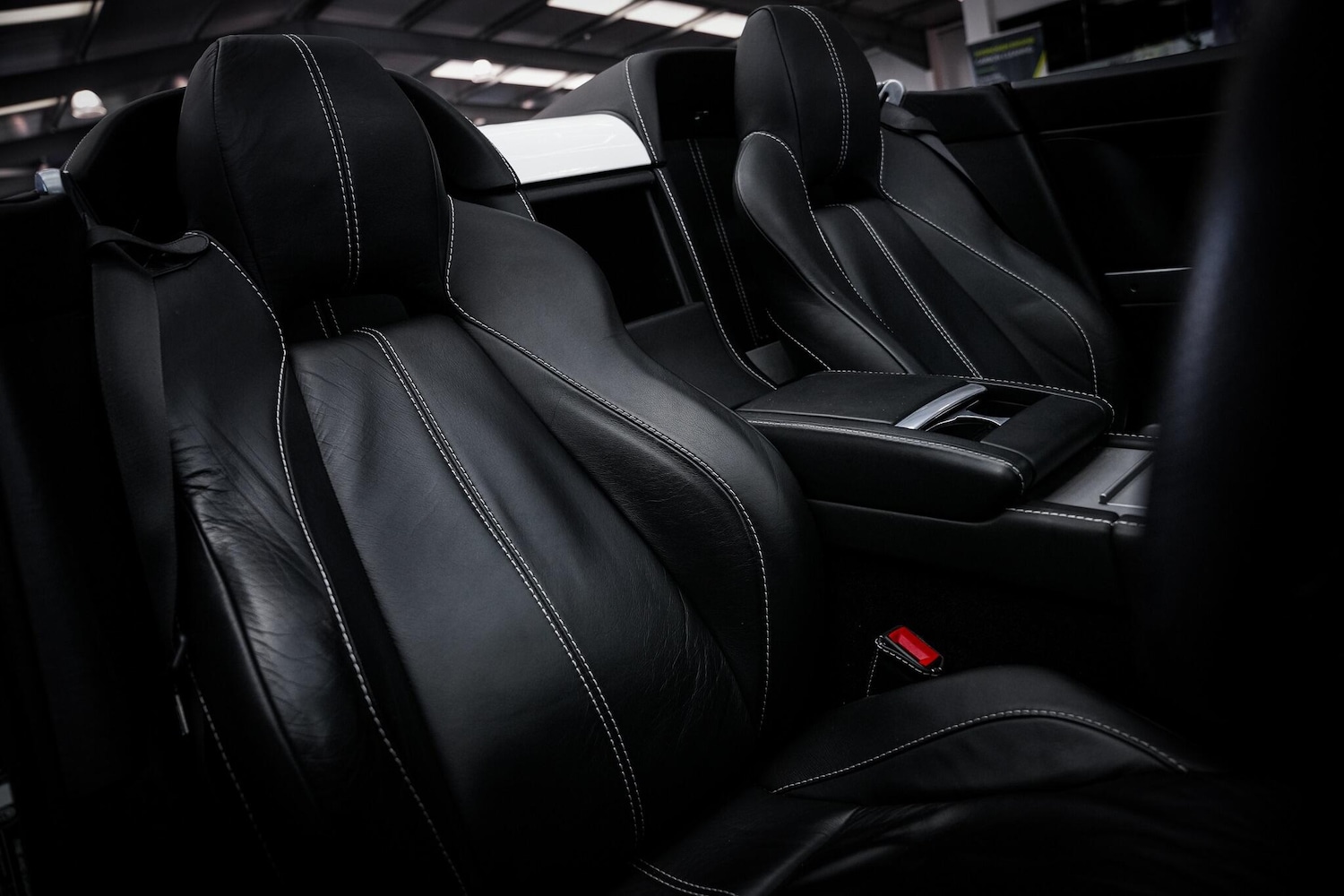 Used Aston Martin Vantage 2011 for sale - 76660419: Photo 17