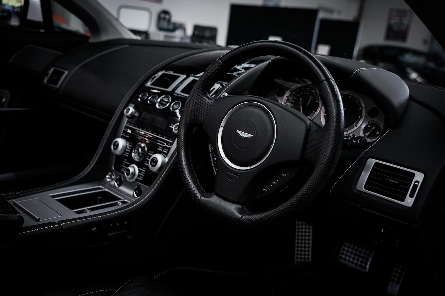 Used Aston Martin Vantage 2011 for sale - 76660419: Photo 18