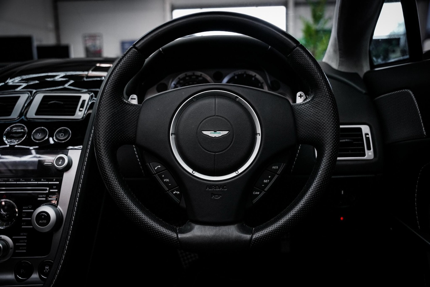 Used Aston Martin Vantage 2011 for sale - 76660419: Photo 19