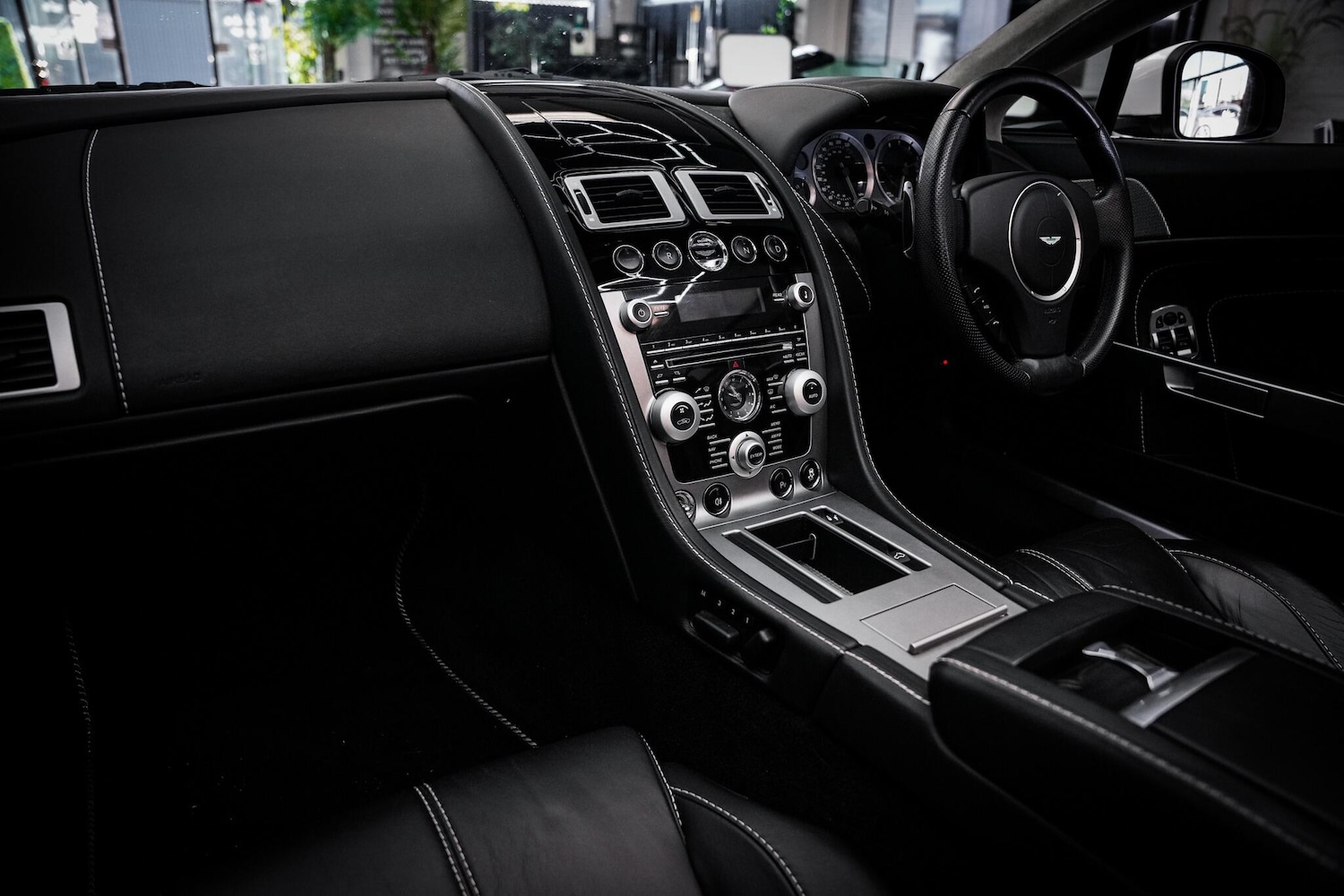 Used Aston Martin Vantage 2011 for sale - 76660419: Photo 21