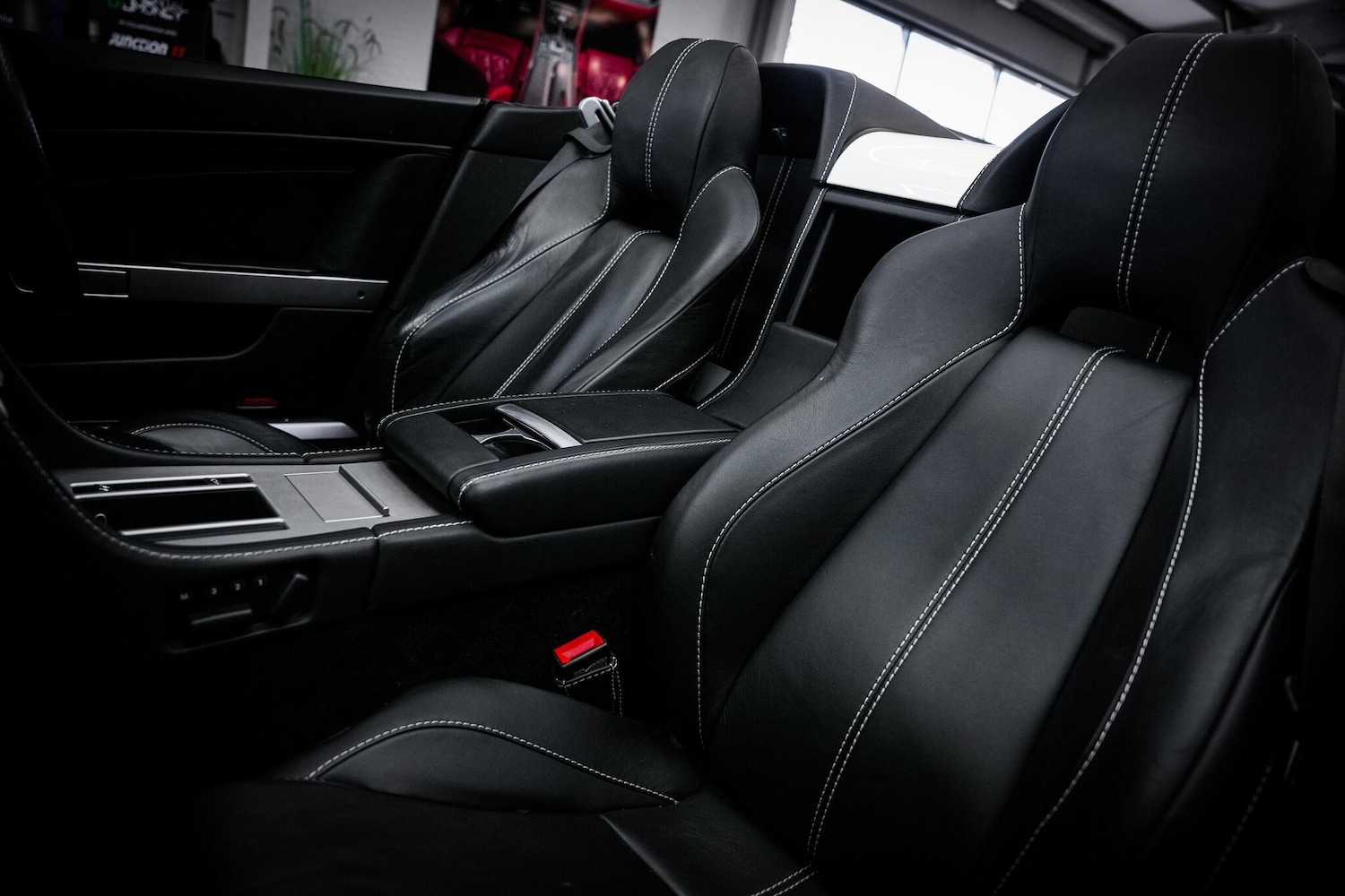 Used Aston Martin Vantage 2011 for sale - 76660419: Photo 22