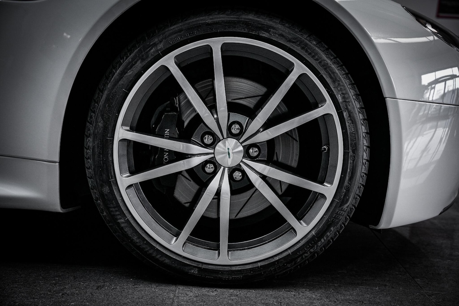 Used Aston Martin Vantage 2011 for sale - 76660419: Photo 25