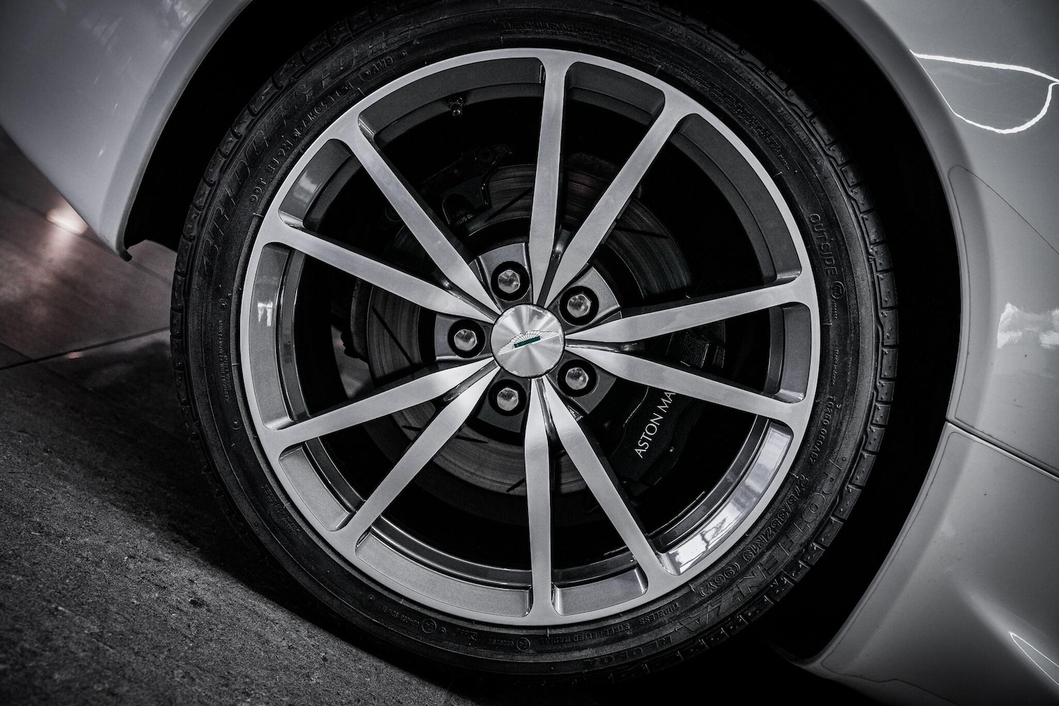 Used Aston Martin Vantage 2011 for sale - 76660419: Photo 26