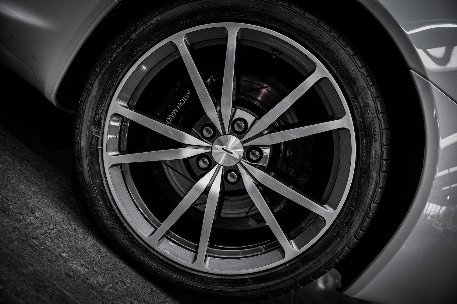 Used Aston Martin Vantage 2011 for sale - 76660419: Photo 27