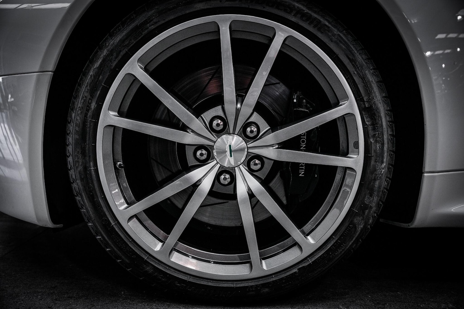 Used Aston Martin Vantage 2011 for sale - 76660419: Photo 28