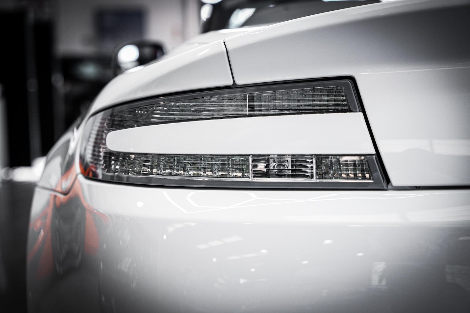 Used Aston Martin Vantage 2011 for sale - 76660419: Photo 31