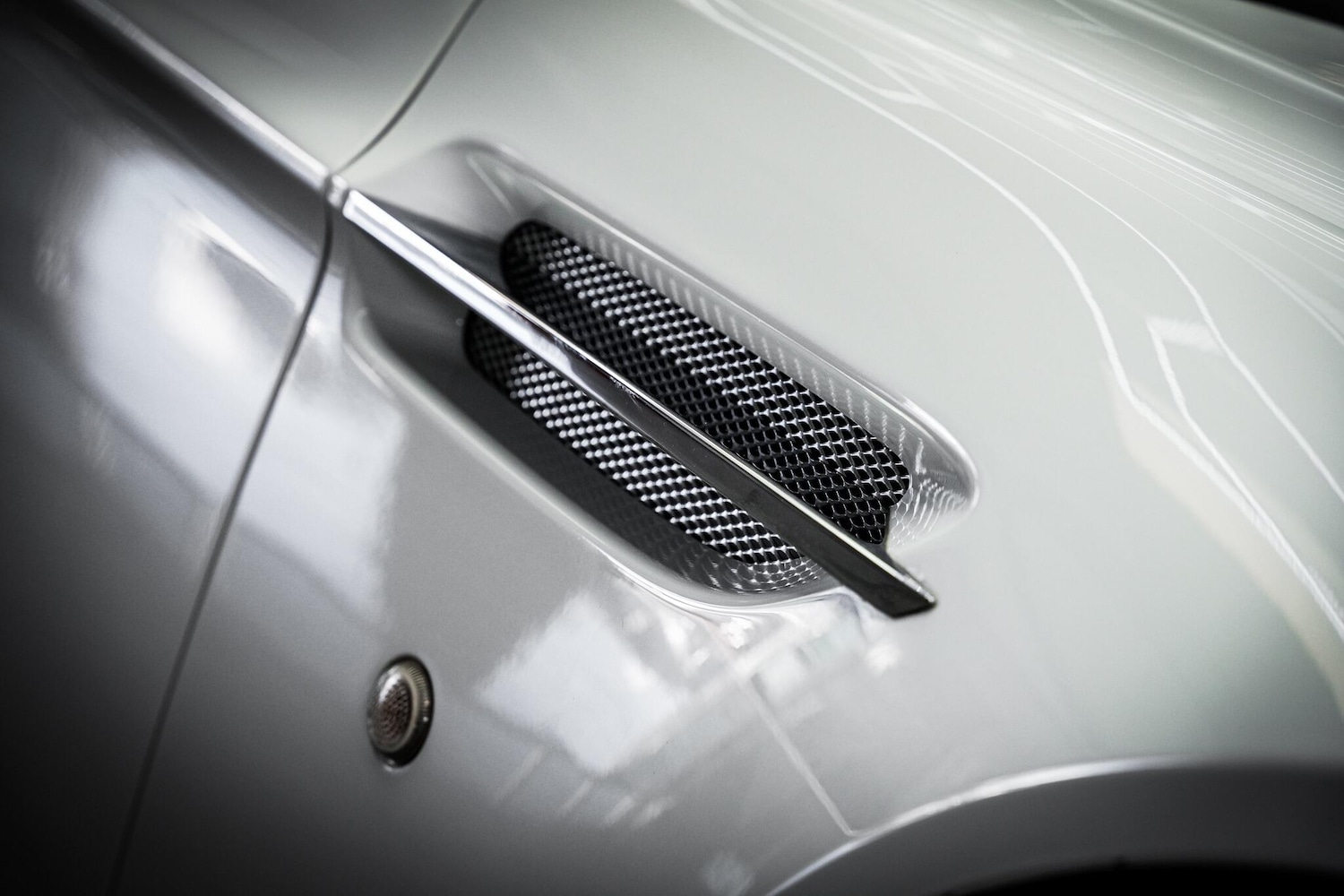 Used Aston Martin Vantage 2011 for sale - 76660419: Photo 32