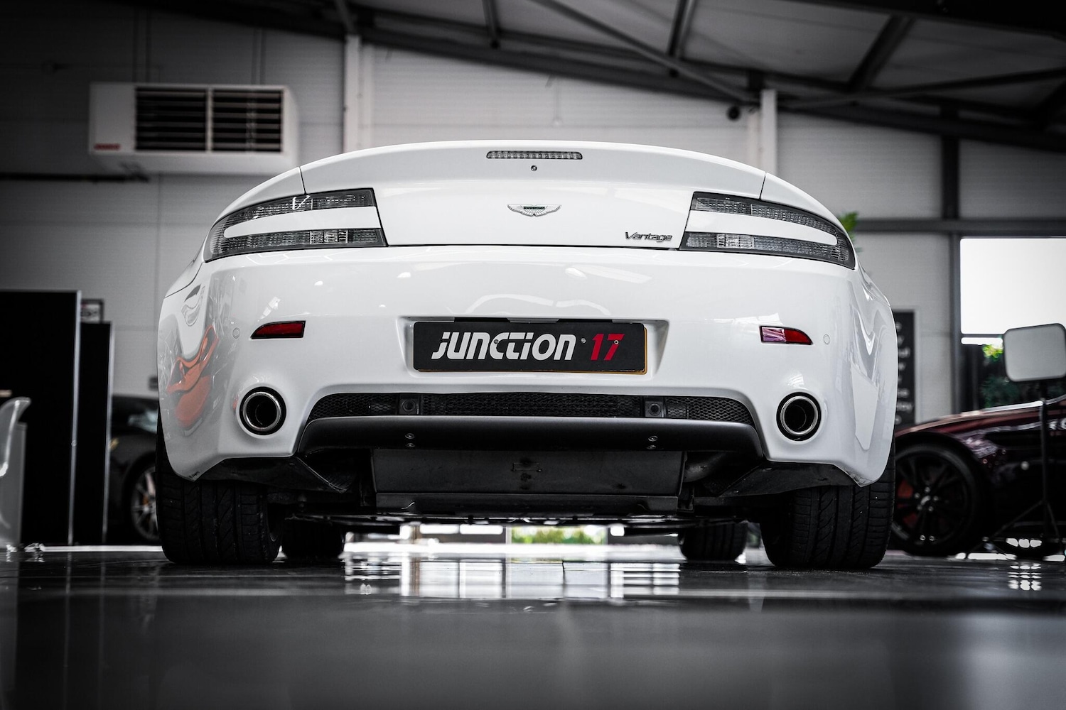 Used Aston Martin Vantage 2011 for sale - 76660419: Photo 34