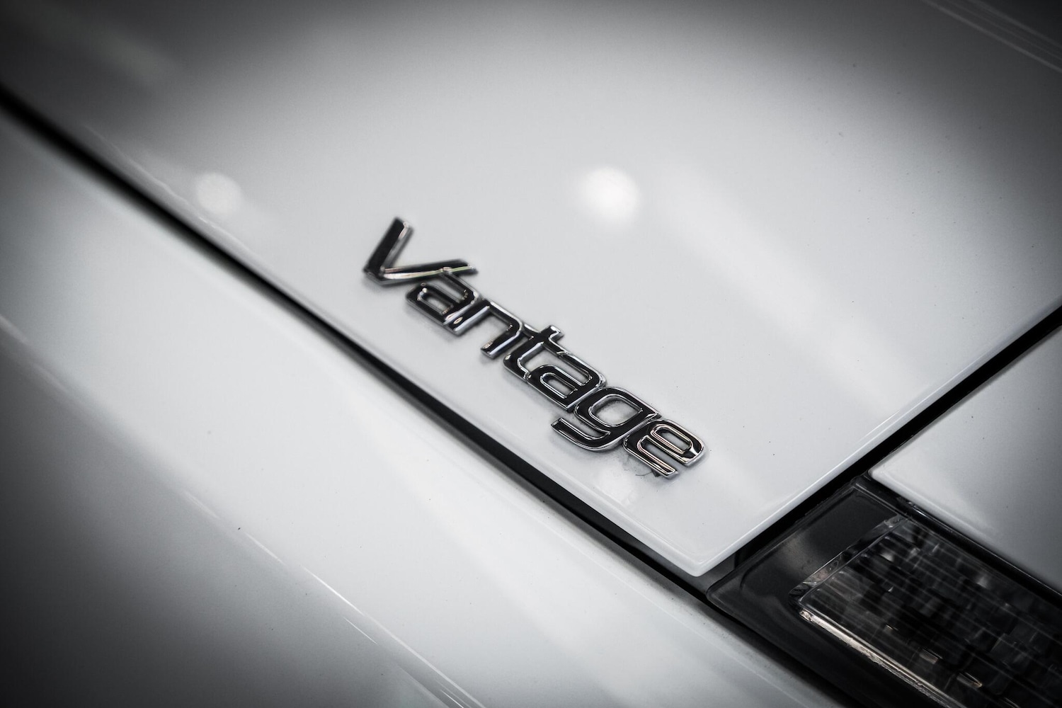 Used Aston Martin Vantage 2011 for sale - 76660419: Photo 36