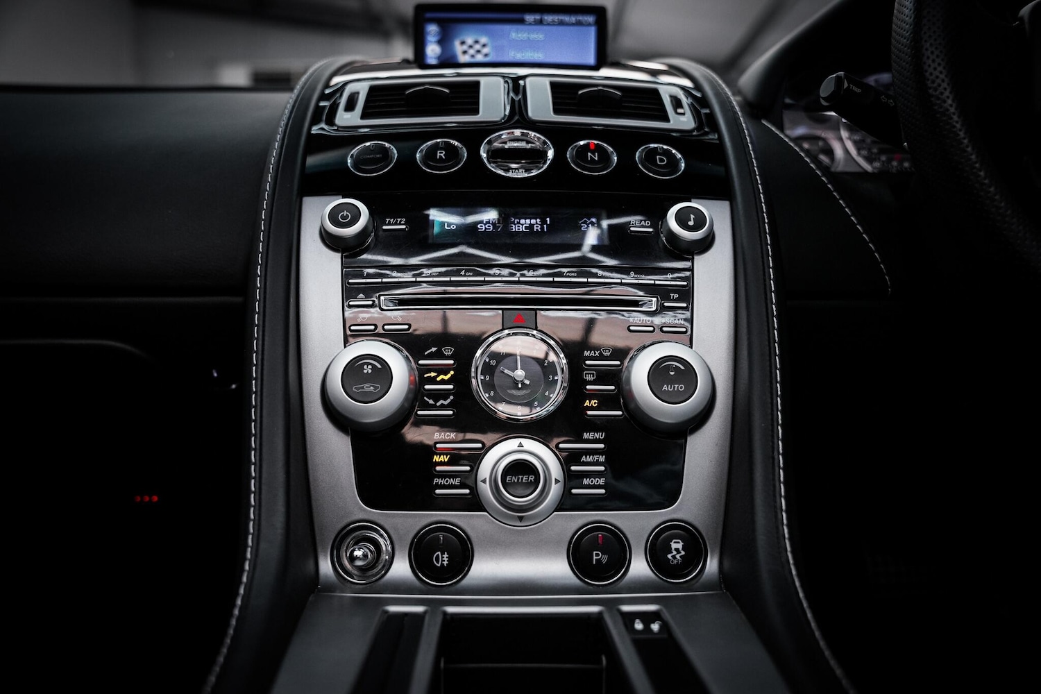 Used Aston Martin Vantage 2011 for sale - 76660419: Photo 42