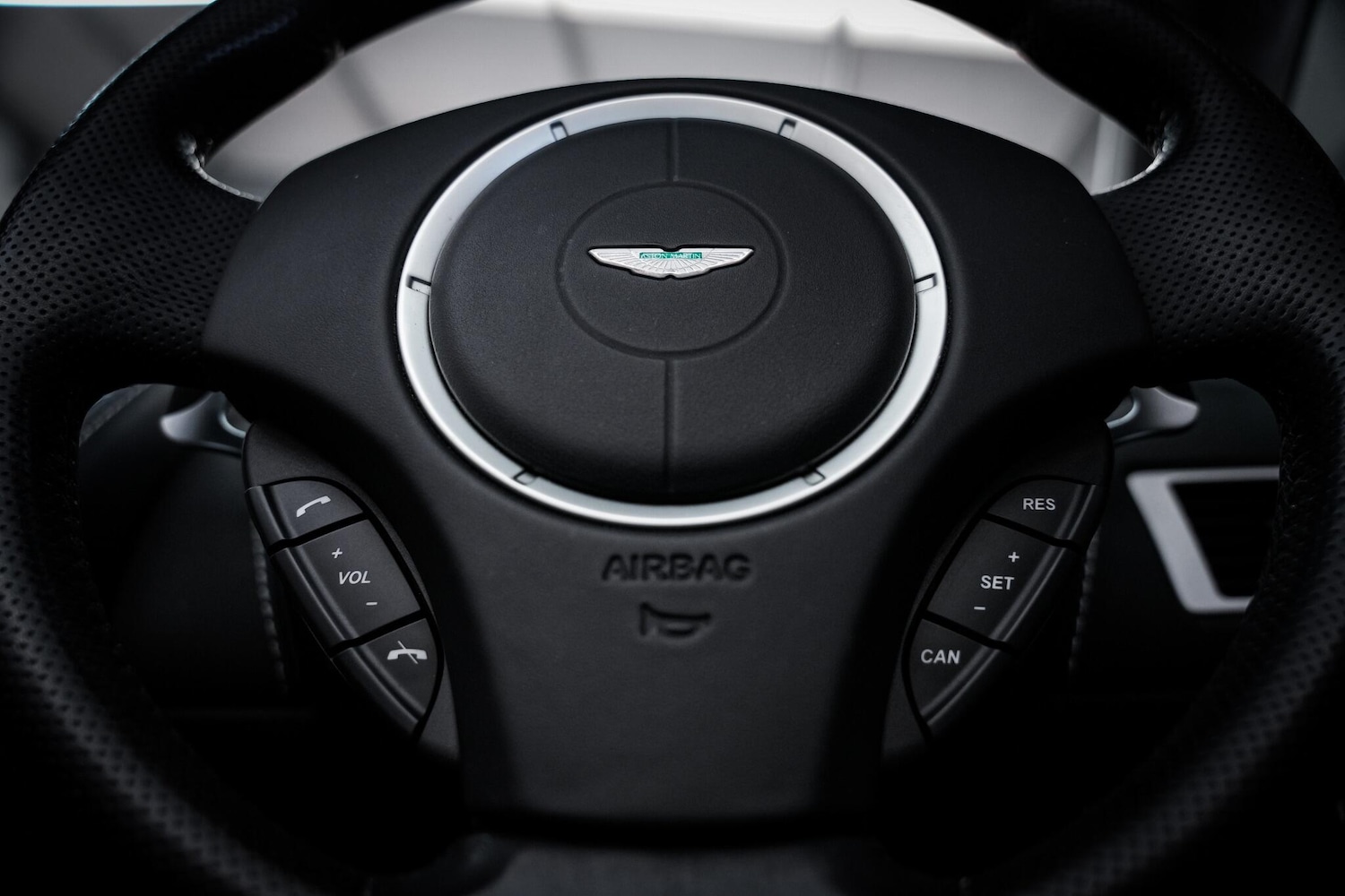 Used Aston Martin Vantage 2011 for sale - 76660419: Photo 44