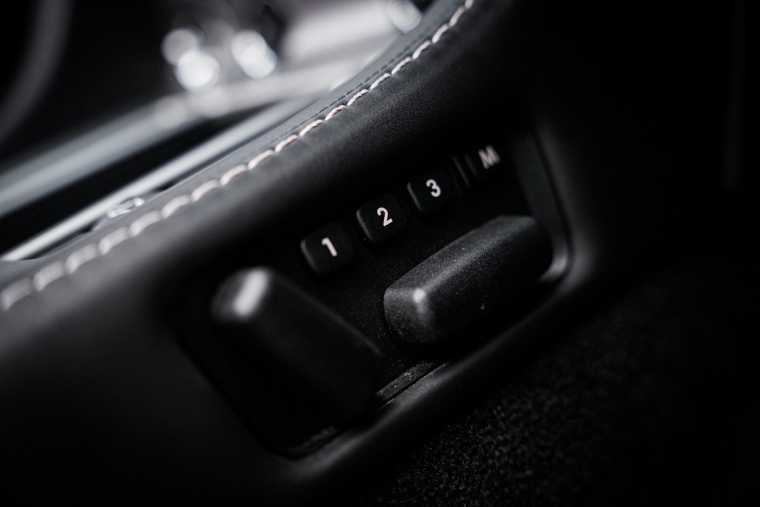 Used Aston Martin Vantage 2011 for sale - 76660419: Photo 48