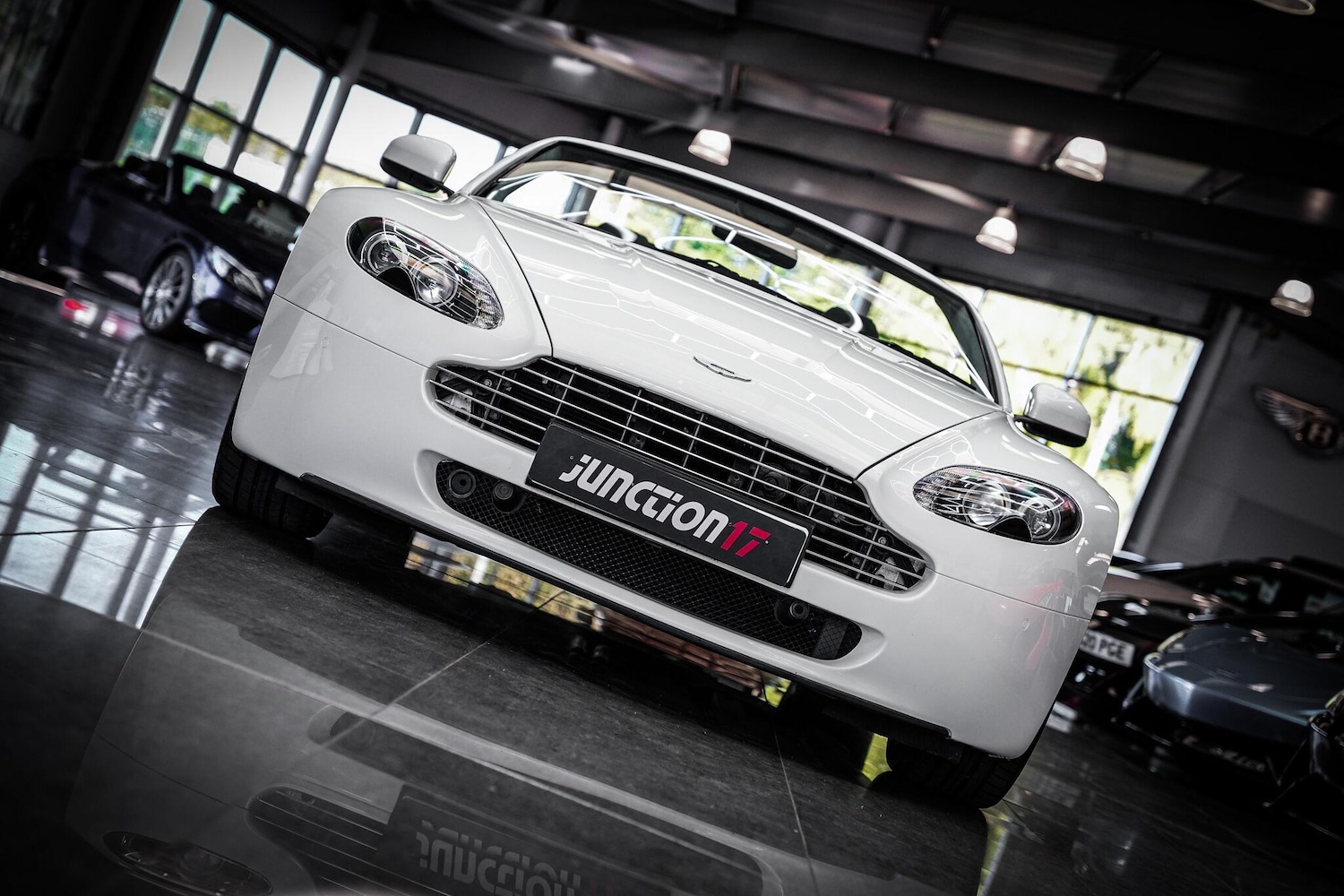 Used Aston Martin Vantage 2011 for sale - 76660419: Photo 5