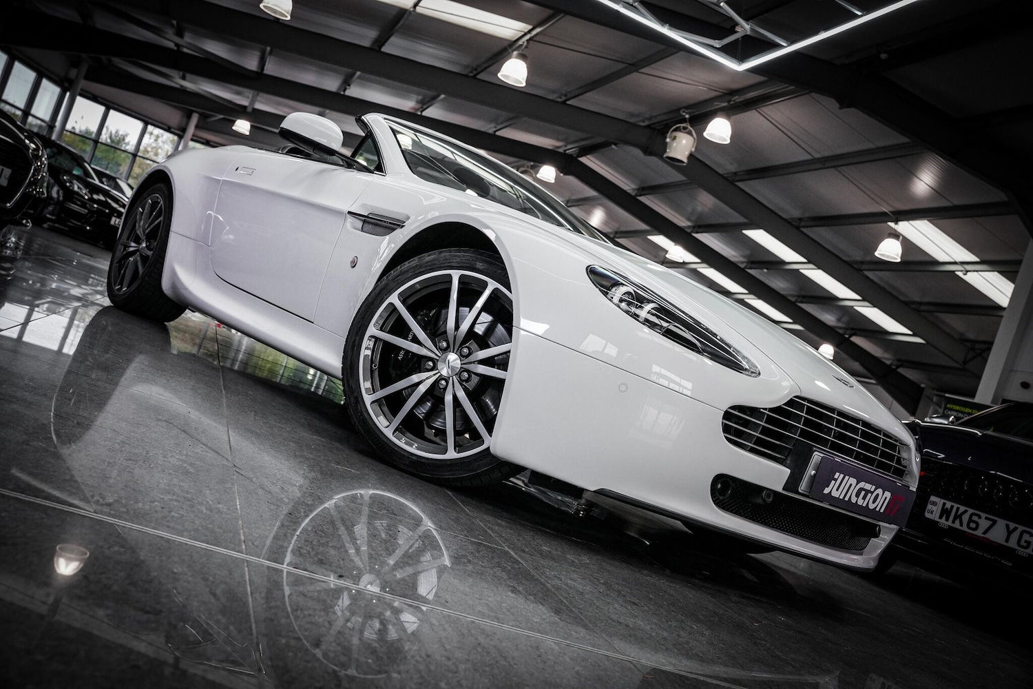 Used Aston Martin Vantage 2011 for sale - 76660419: Photo 7