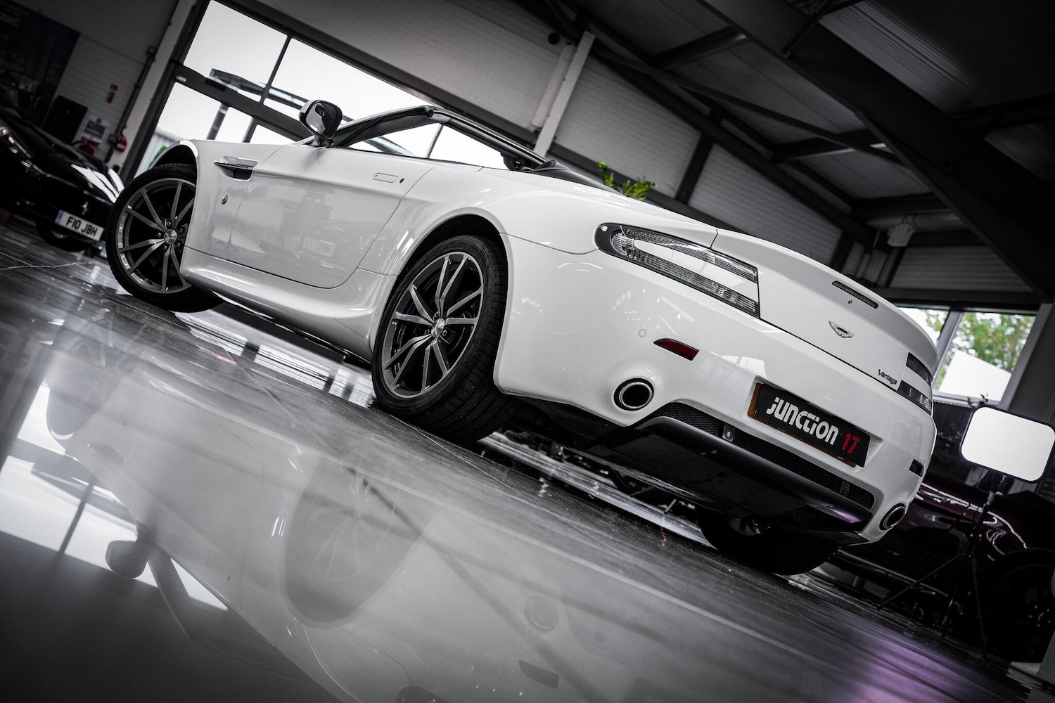 Used Aston Martin Vantage 2011 for sale - 76660419: Photo 8