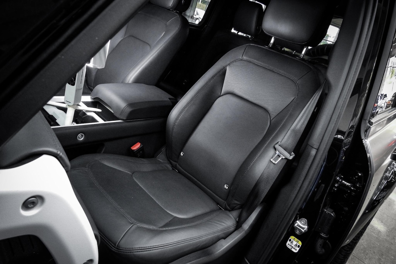 Used Land Rover Defender 2024 for sale - 76660550: Photo 37