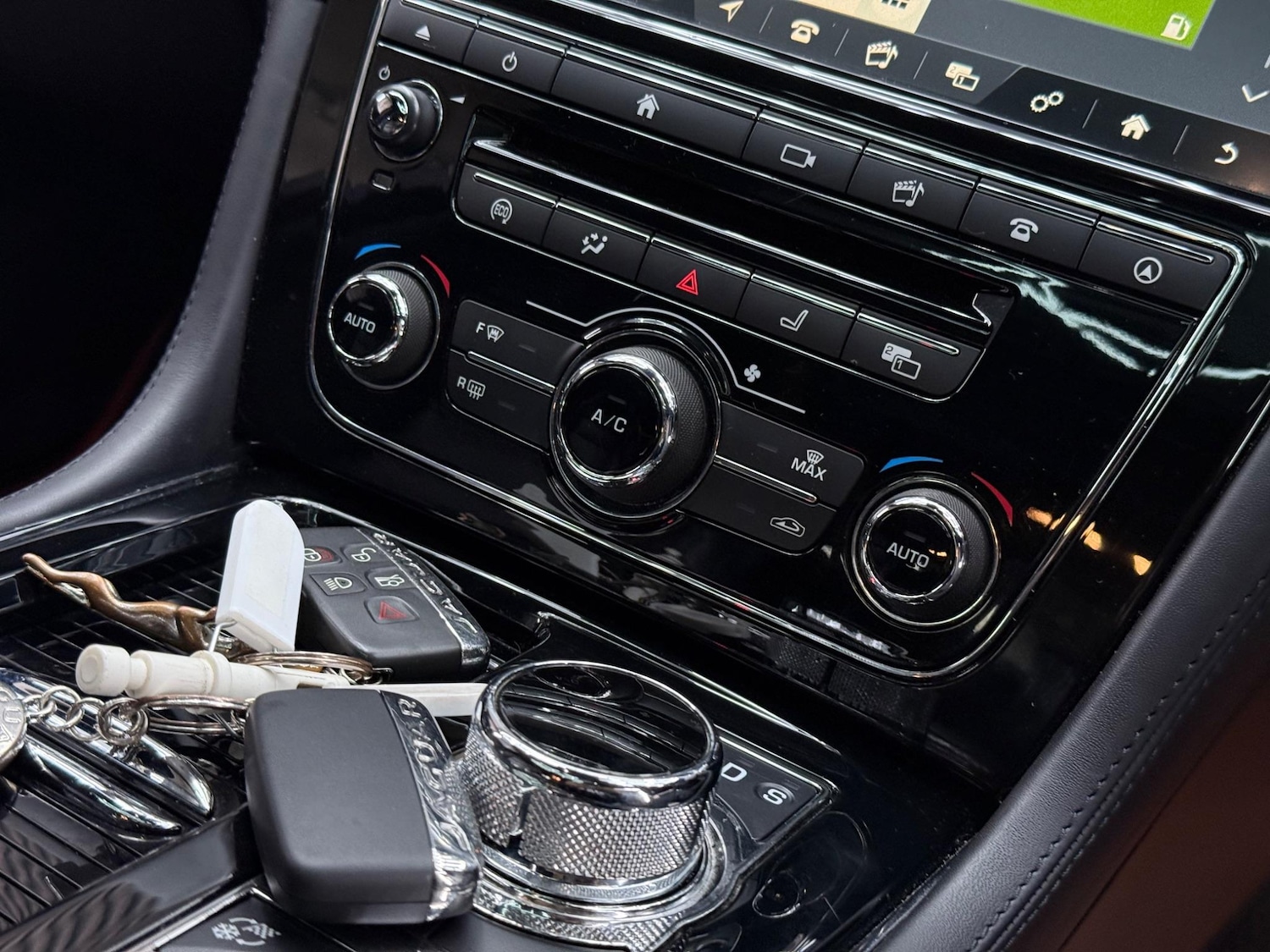 Used Jaguar XJ 2018 for sale - 76660417: Photo 17