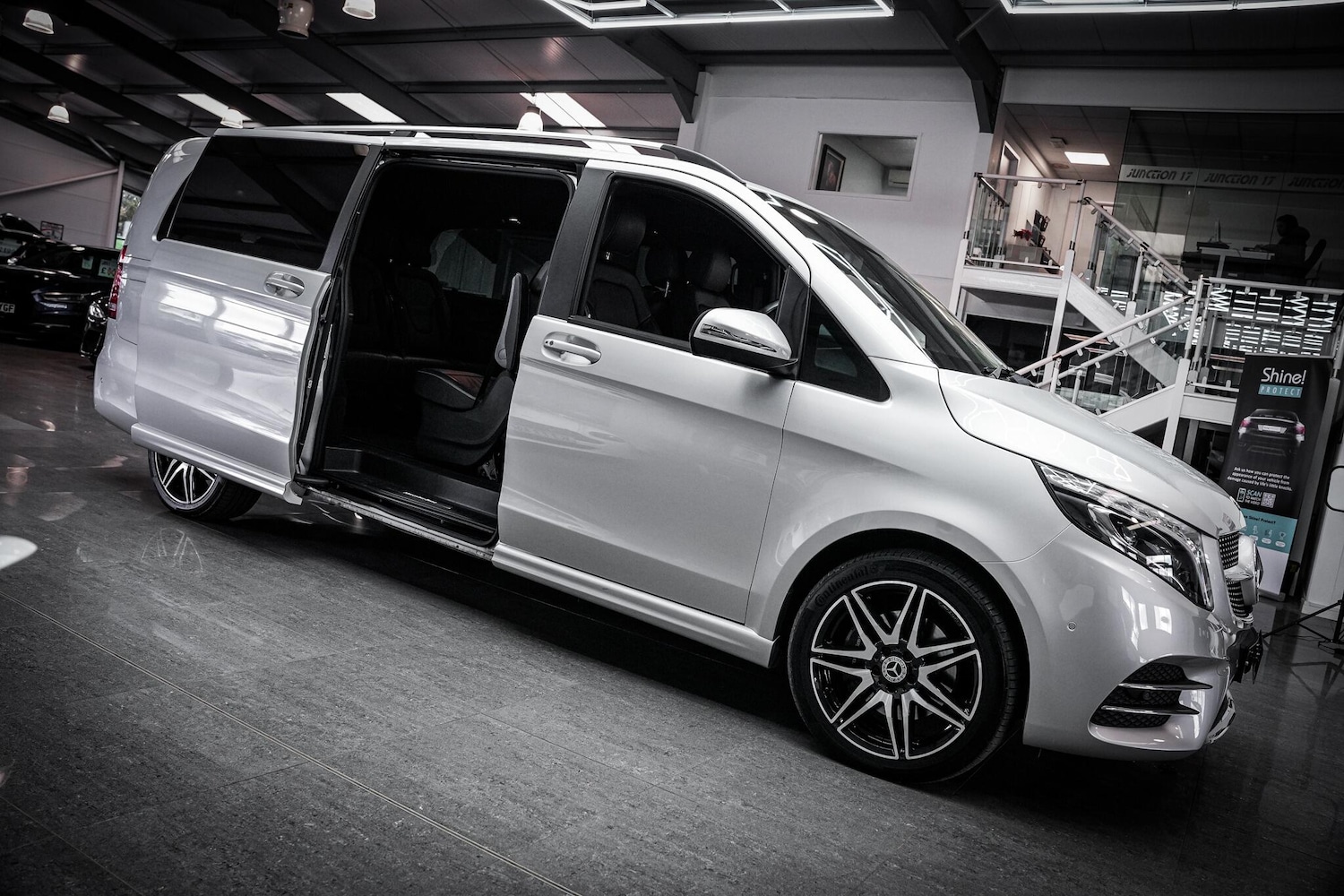 Used Mercedes-Benz V-Class 2020 for sale - 76660487: Photo 11