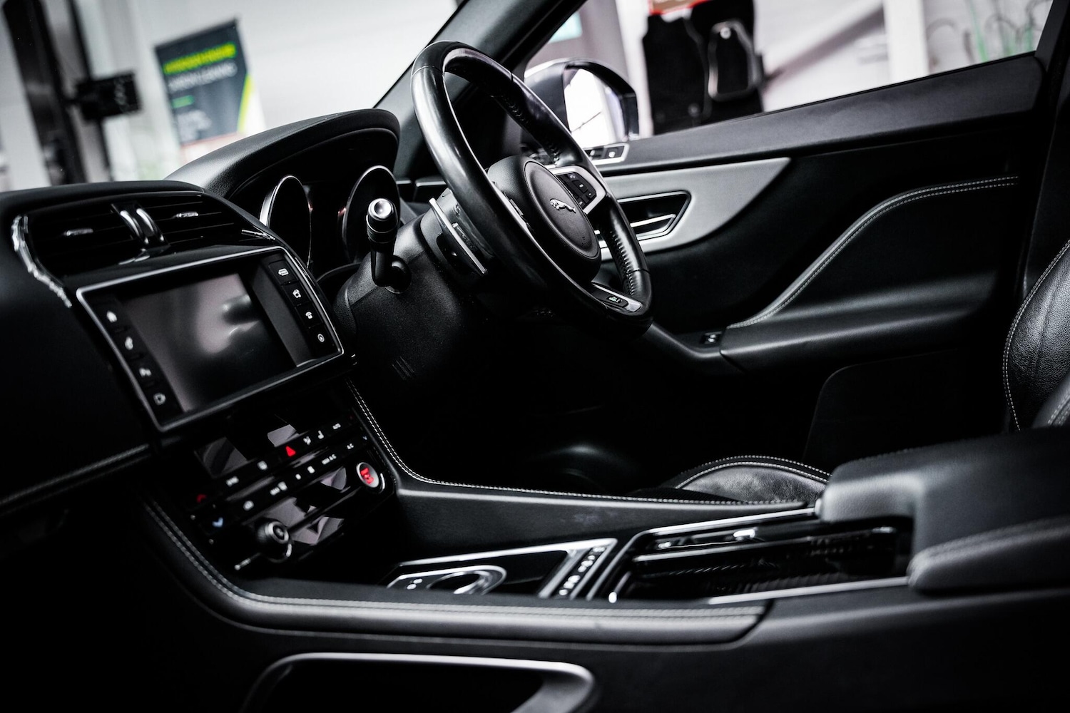 Used Jaguar F-Pace 2018 for sale - 77456019: Photo 4