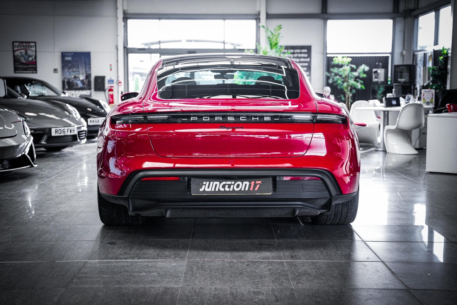 Used Porsche Taycan 2021 for sale - 77909631: Photo 16