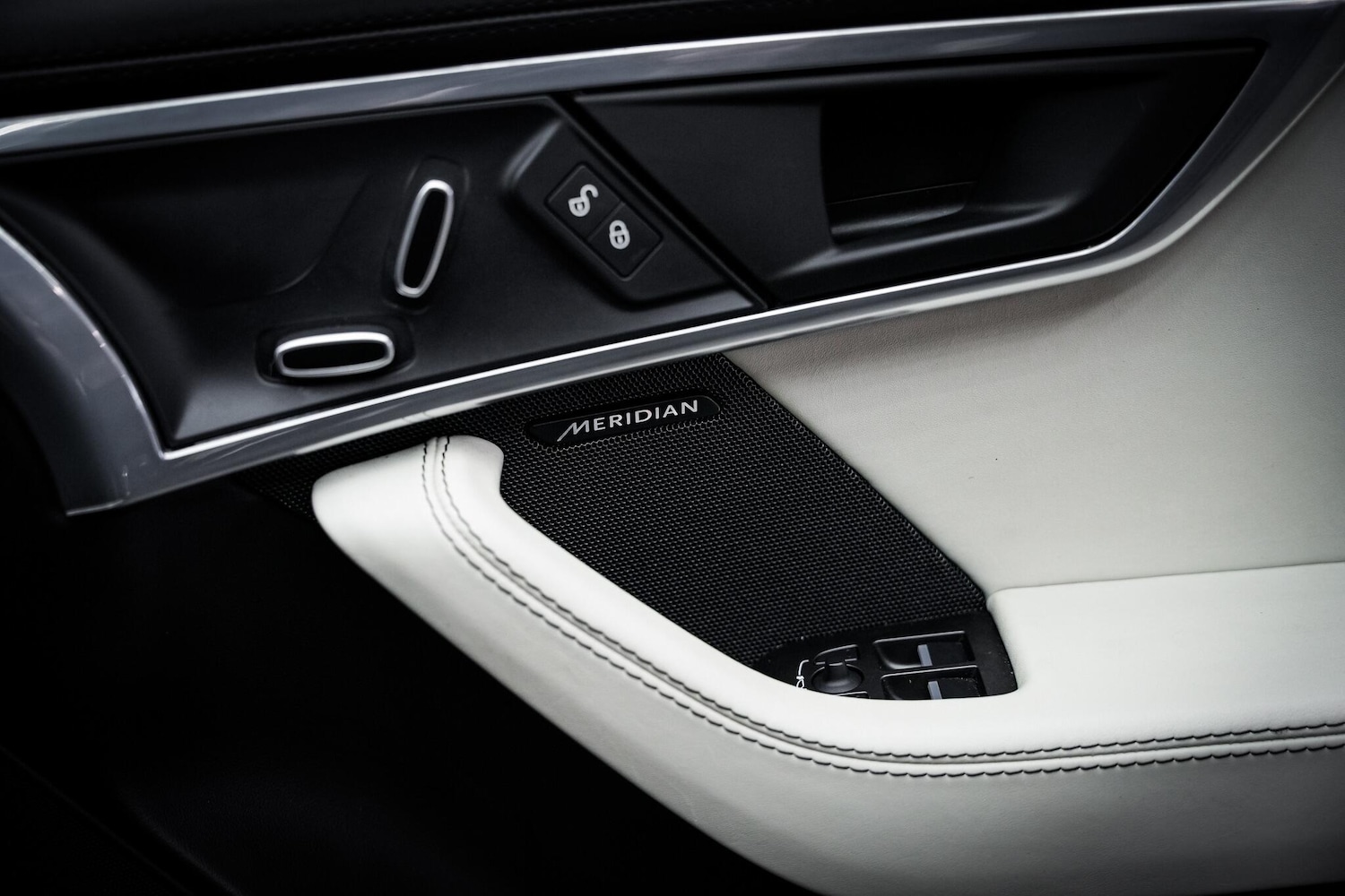 Used Jaguar F-Type 2019 for sale - 76660425: Photo 49