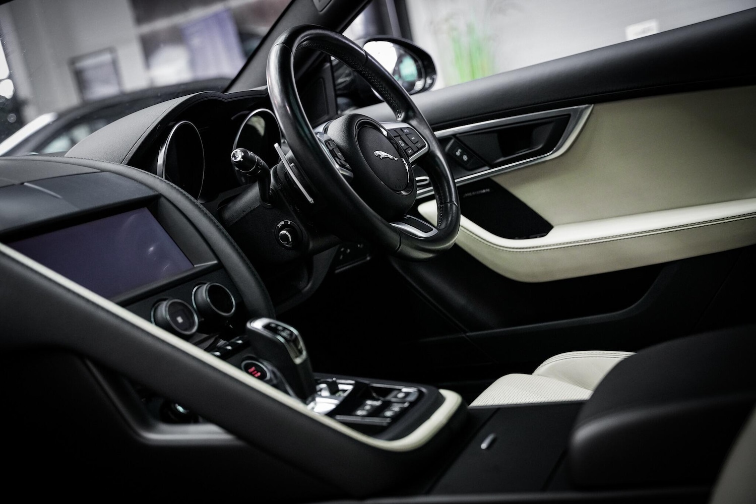 Used Jaguar F-Type 2019 for sale - 76660425: Photo 6