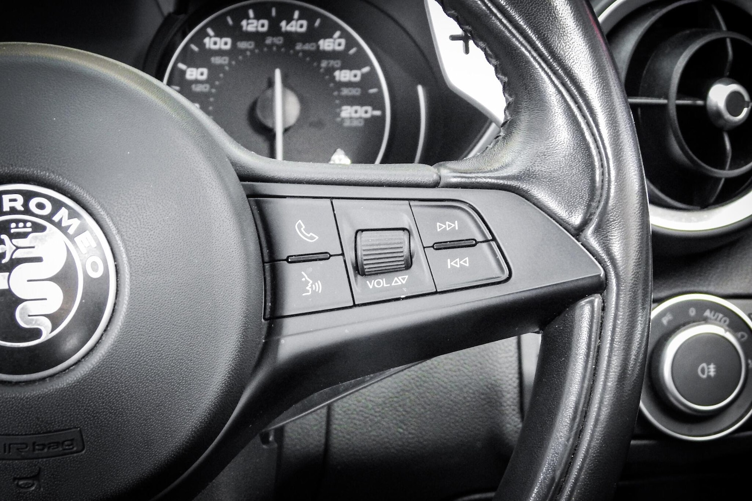 Used Alfa Romeo Giulia 2018 for sale - 76660548: Photo 29