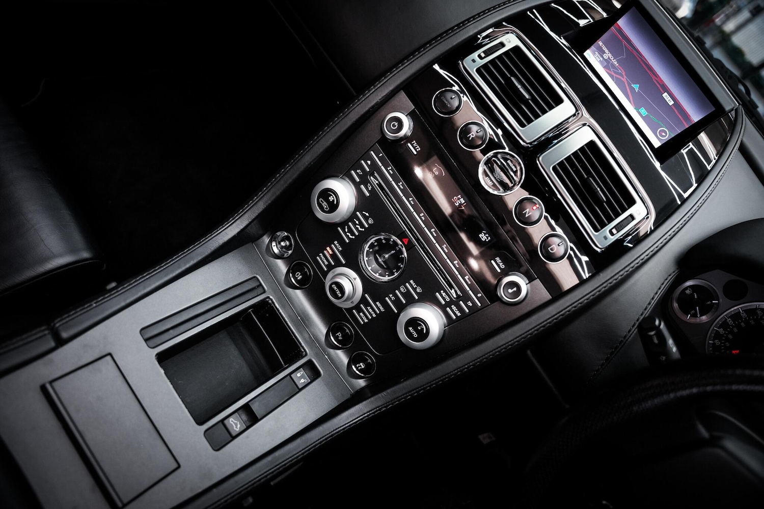 Used Aston Martin Vantage for sale - 76913831: Photo 4