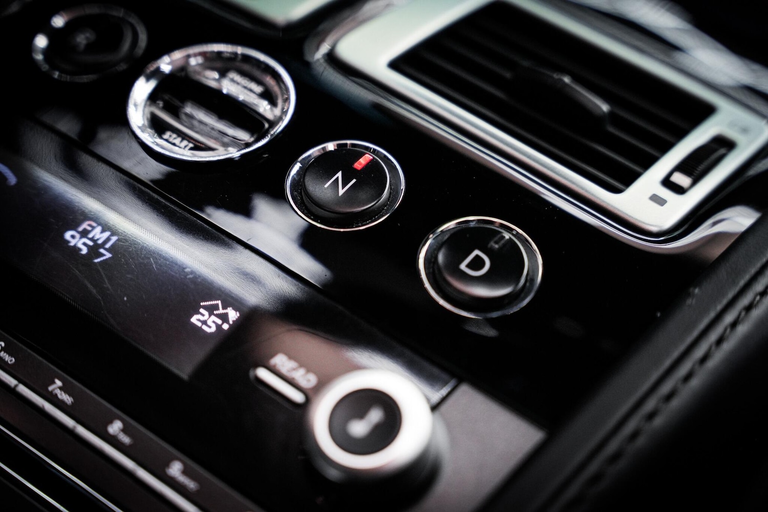 Used Aston Martin Vantage for sale - 76913831: Photo 45