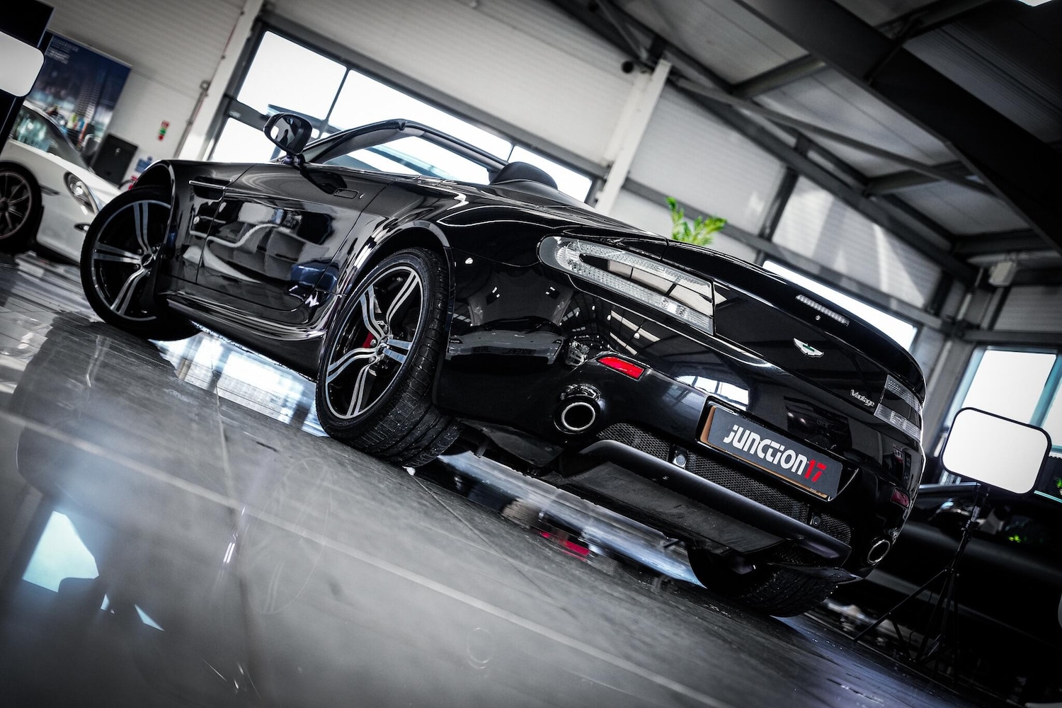 Used Aston Martin Vantage for sale - 76913831: Photo 6