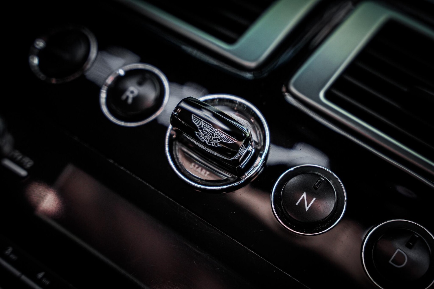 Used Aston Martin Vantage for sale - 76913831: Photo 7