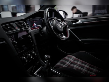 Used Volkswagen Golf 2017 for sale - 76660529: Photo