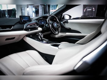 Used BMW i8 2016 for sale - 79471705: Photo