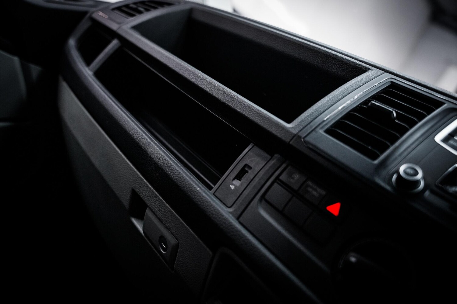 Used Volkswagen Transporter 2018 for sale - 76660406: Photo 44