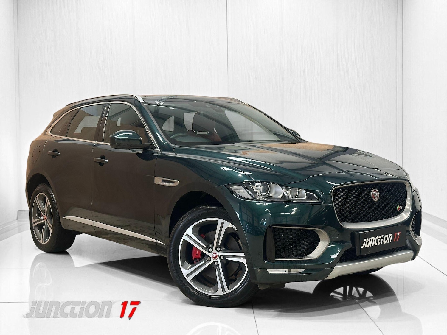 Used Jaguar F-Pace 2017 for sale - 76918568: Photo 1