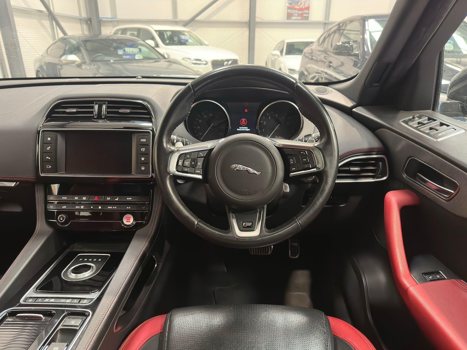 Used Jaguar F-Pace 2017 for sale - 76918568: Photo 10
