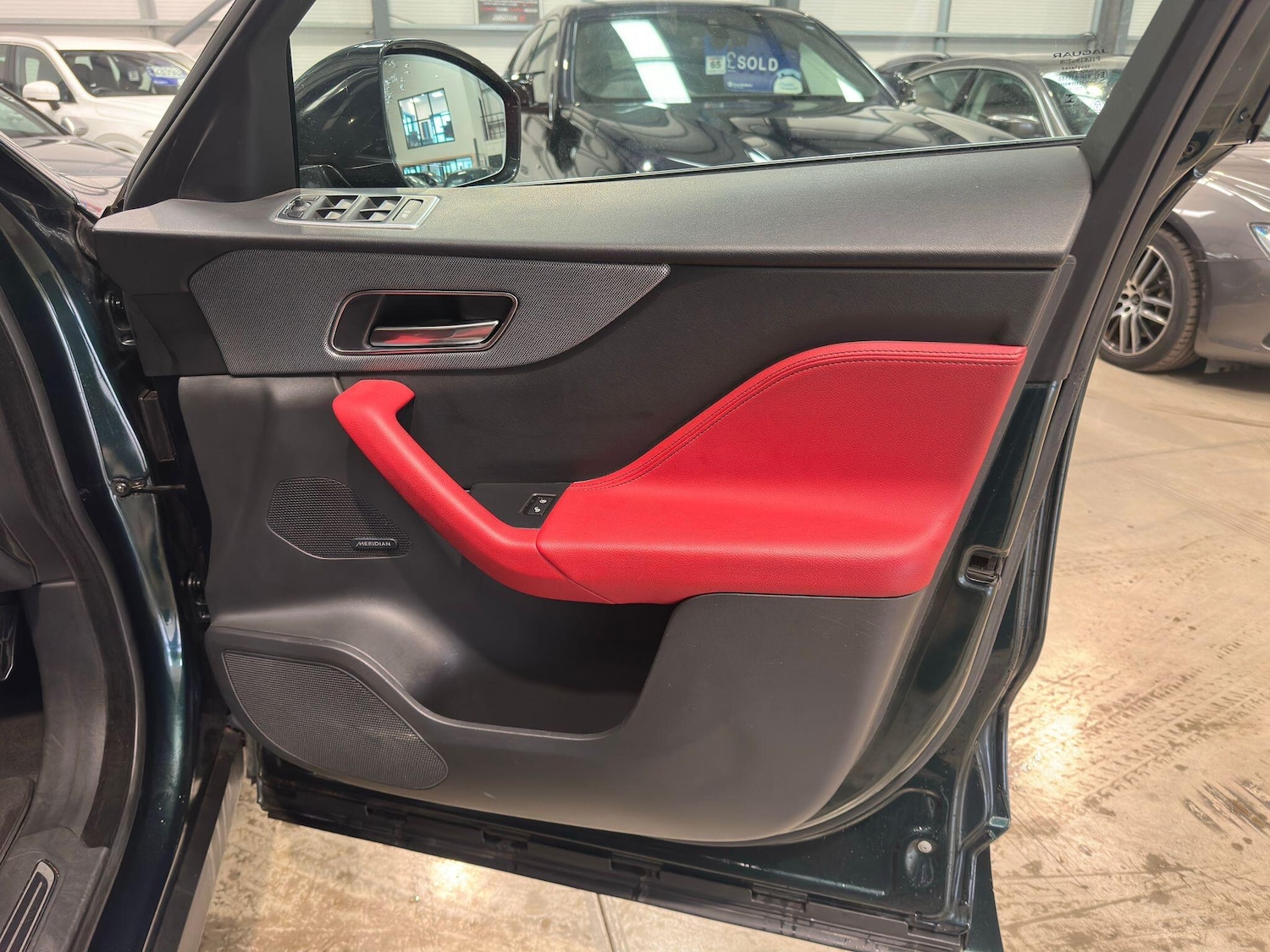 Used Jaguar F-Pace 2017 for sale - 76918568: Photo 11