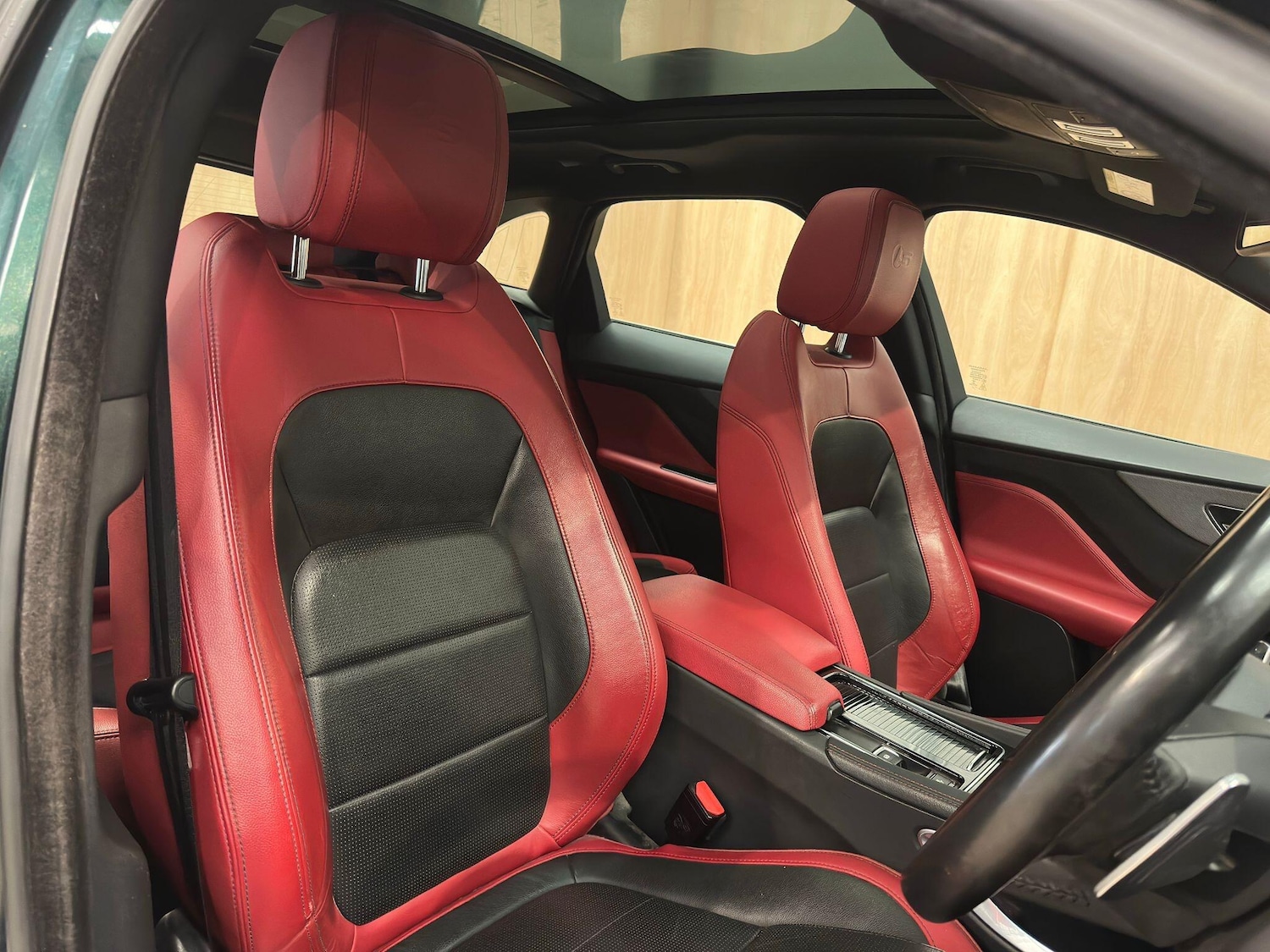 Used Jaguar F-Pace 2017 for sale - 76918568: Photo 13