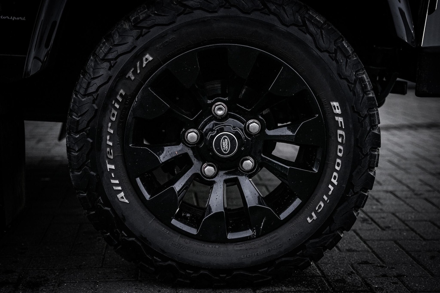 Used Land Rover Defender 110 2015 for sale - 76975497: Photo 21