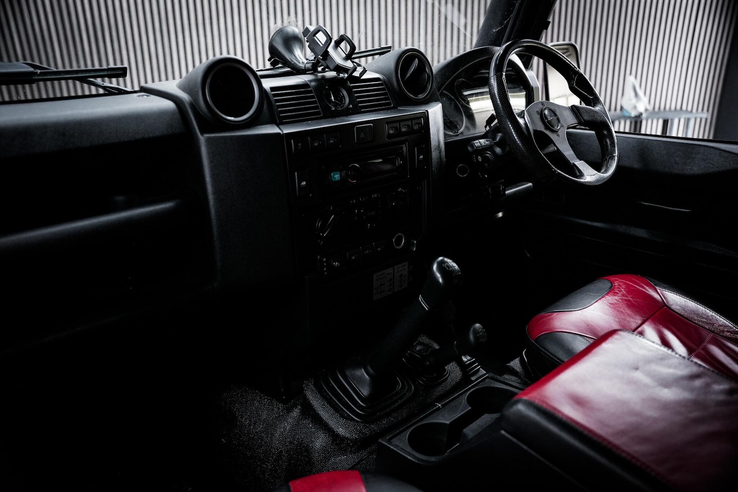 Used Land Rover Defender 110 2015 for sale - 76975497: Photo 34