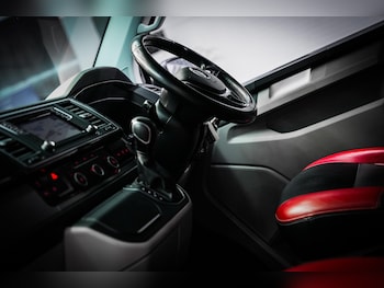 Used Volkswagen Transporter Sportline 2019 for sale - 76660387: Photo