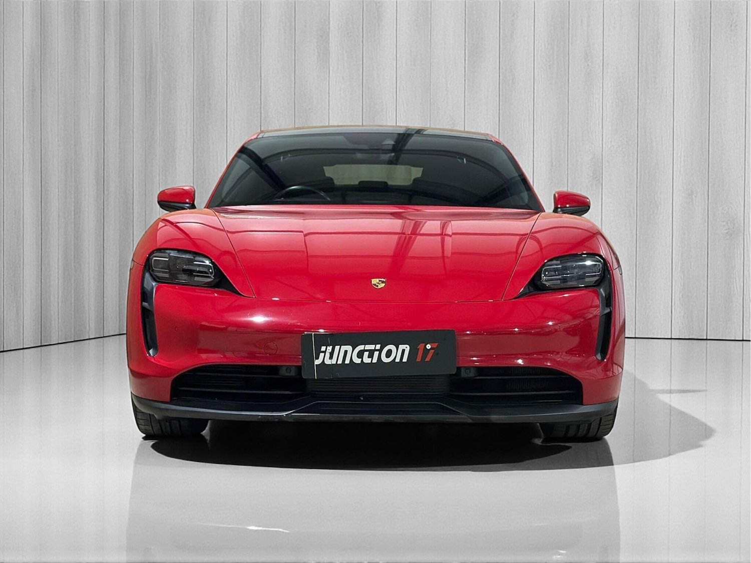 Used Porsche Taycan 2021 for sale - 77613030: Photo 2