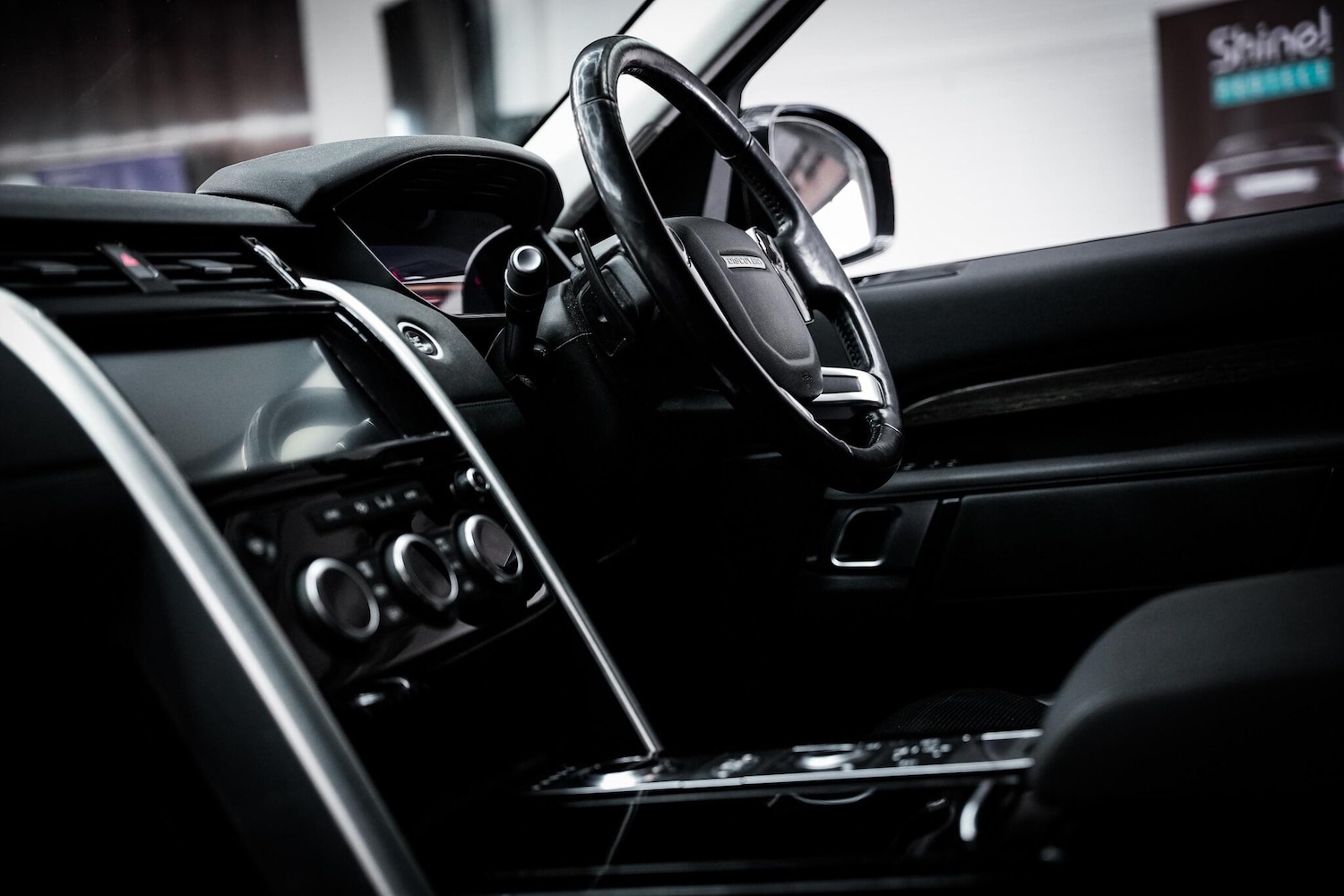 Used Land Rover Discovery 2019 for sale - 77238386: Photo 3