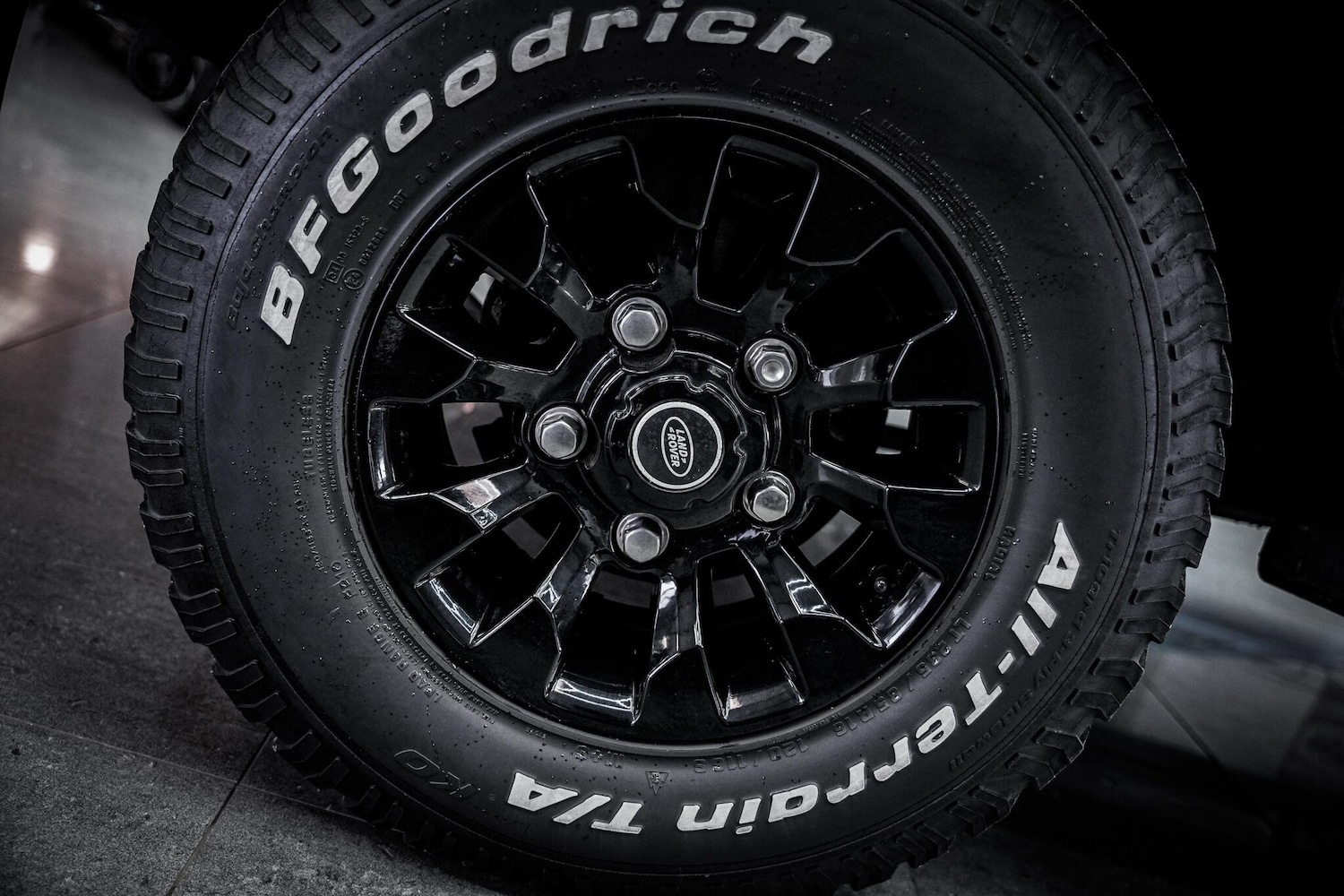 Used Land Rover Defender 110 for sale - 76660397: Photo 25