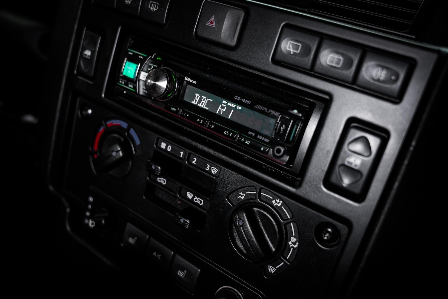 Used Land Rover Defender 110 for sale - 76660397: Photo 37