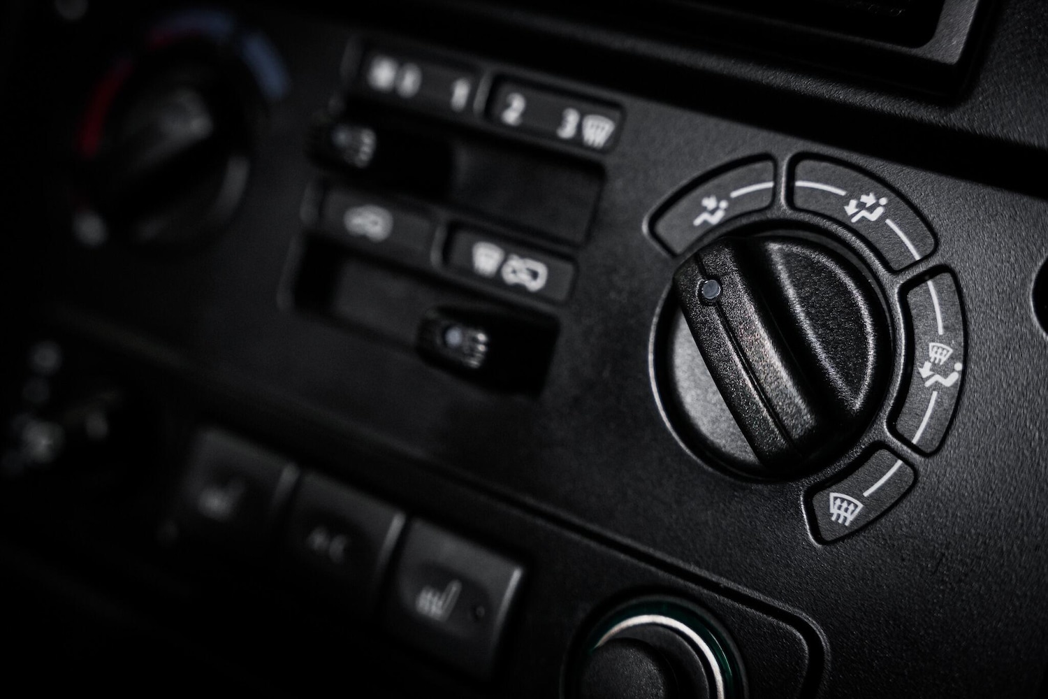 Used Land Rover Defender 110 for sale - 76660397: Photo 40