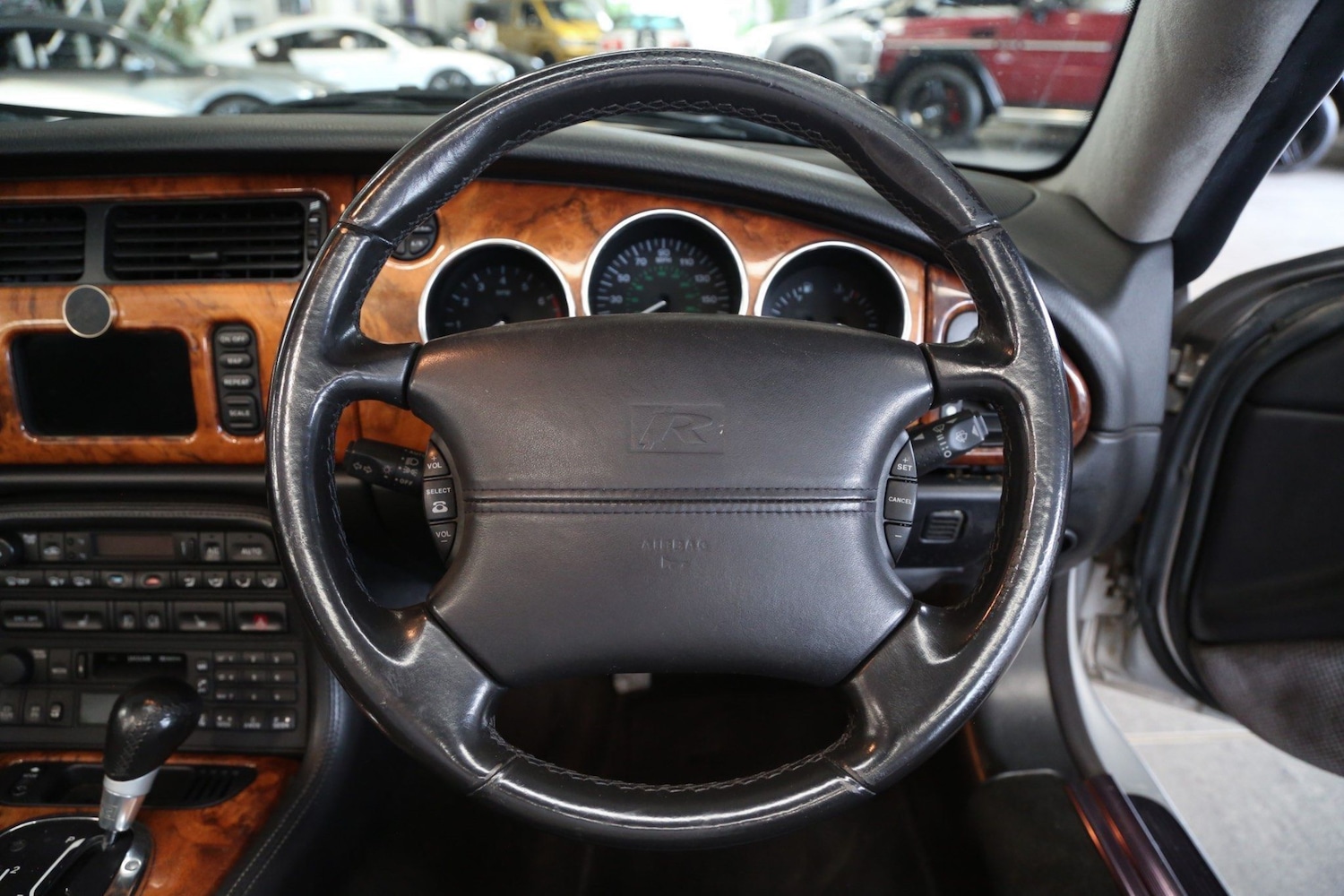 Used Jaguar XKR 2005 for sale - 76660455: Photo 11