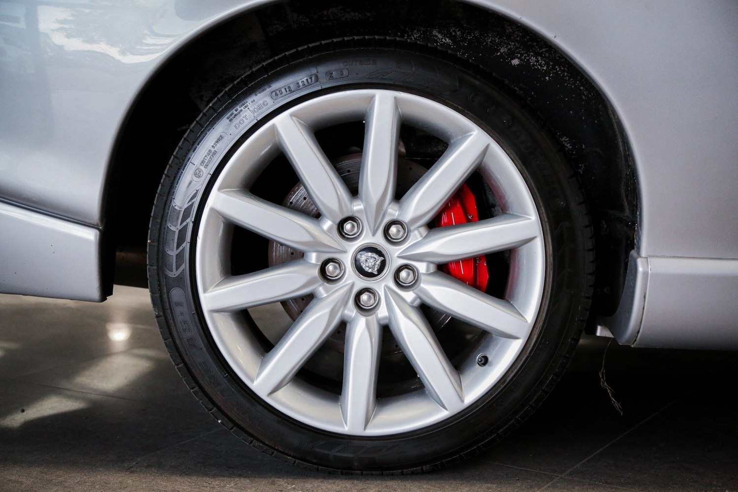 Used Jaguar XKR 2005 for sale - 76660455: Photo 24