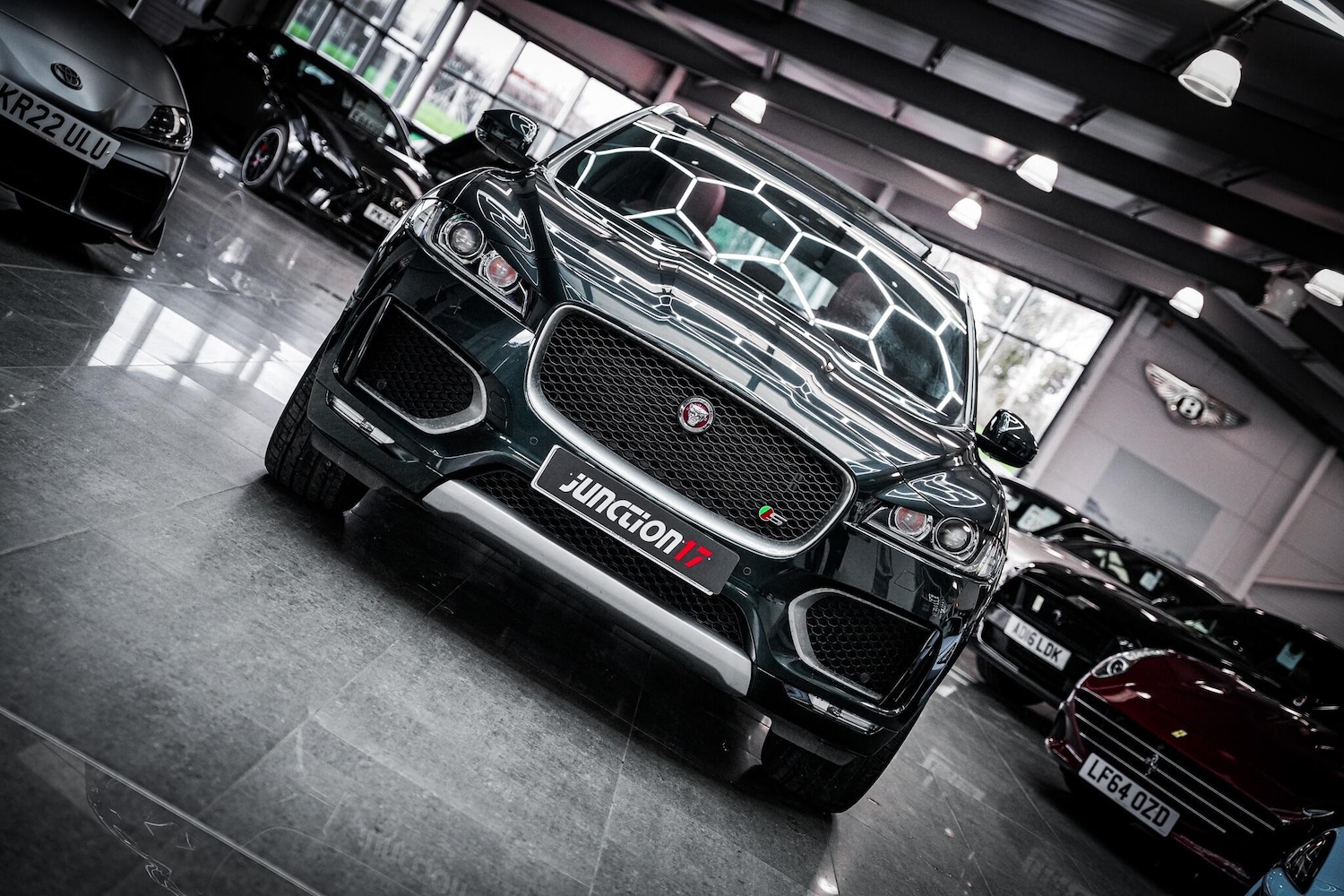 Used Jaguar F-Pace 2017 for sale - 77049748: Photo 4